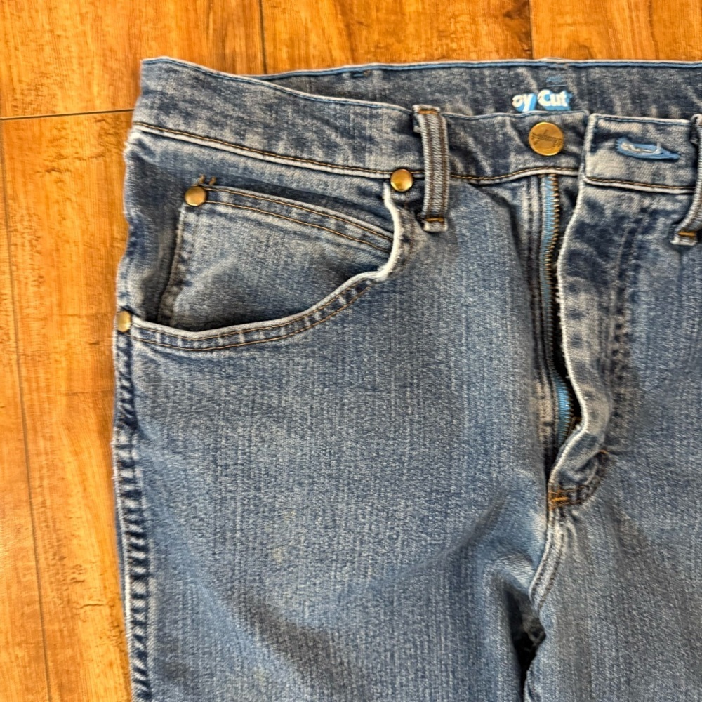 WRANGLER Men’s Blue Cowboy Bootcut Jeans Size 30x36 - Picture 2 of 12
